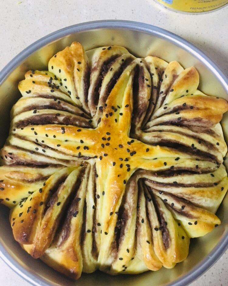 豆沙花式面包