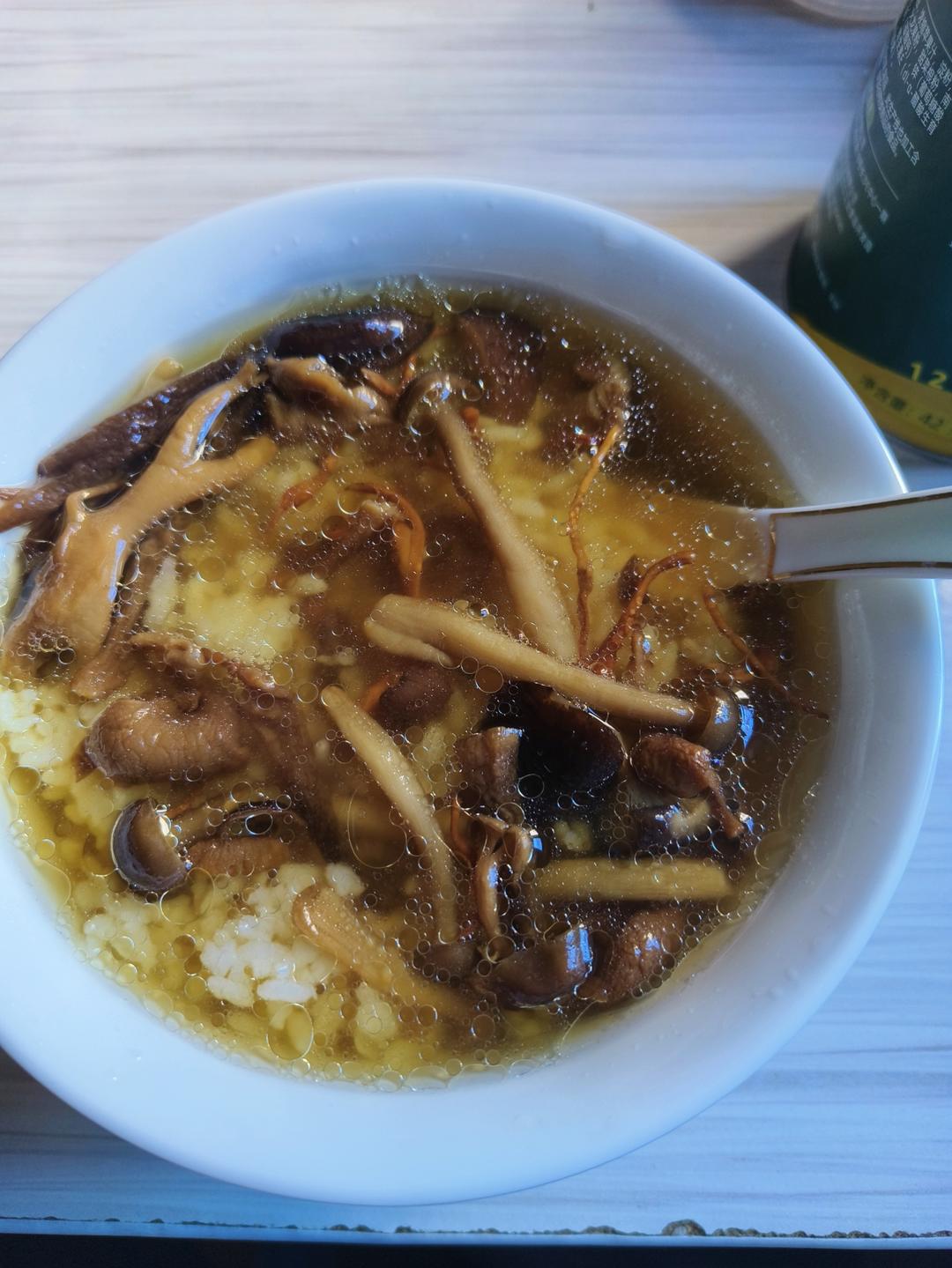 鲜到起飞的菌菇汤！不好喝不要钱！