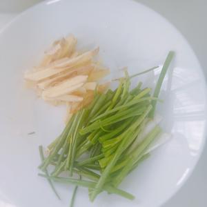 油爆白米虾(吃一盘都不用吐壳)的做法 步骤2
