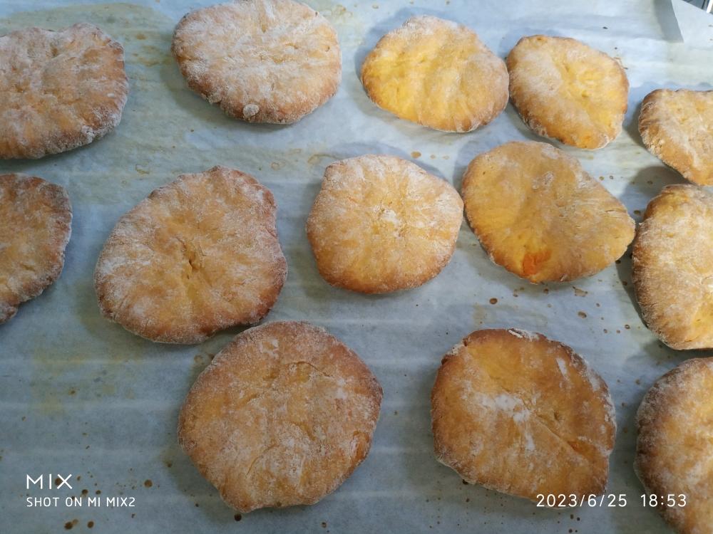 谁说减脂期间只能吃草?无水无糖香甜软糯的黄金红薯饼给你答案。