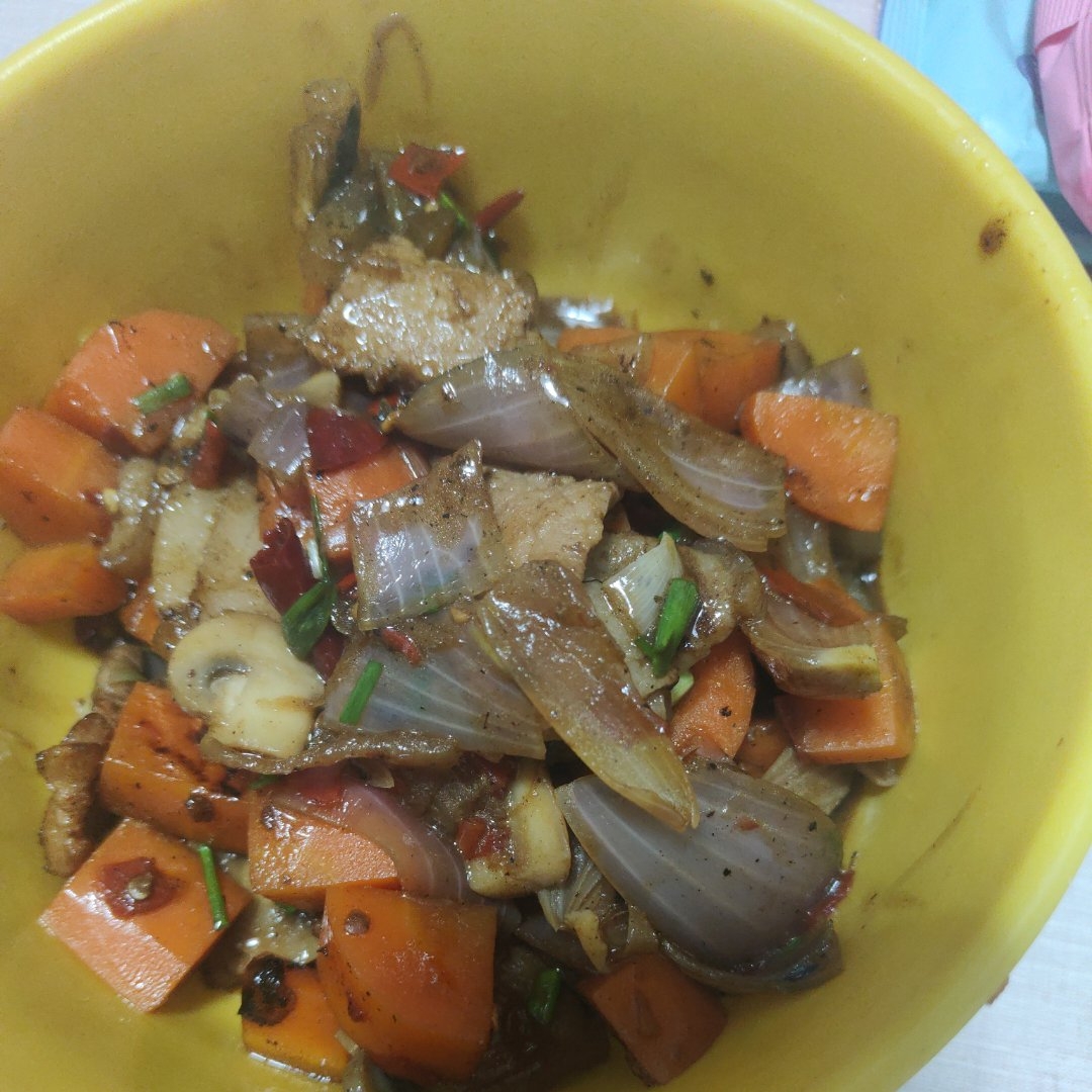 胡萝卜土豆焖猪肉
