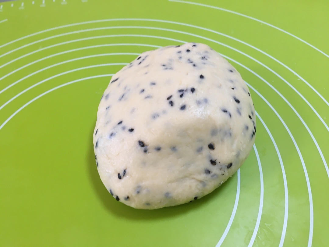 多余打发奶油的用法：香脆芝麻饼干