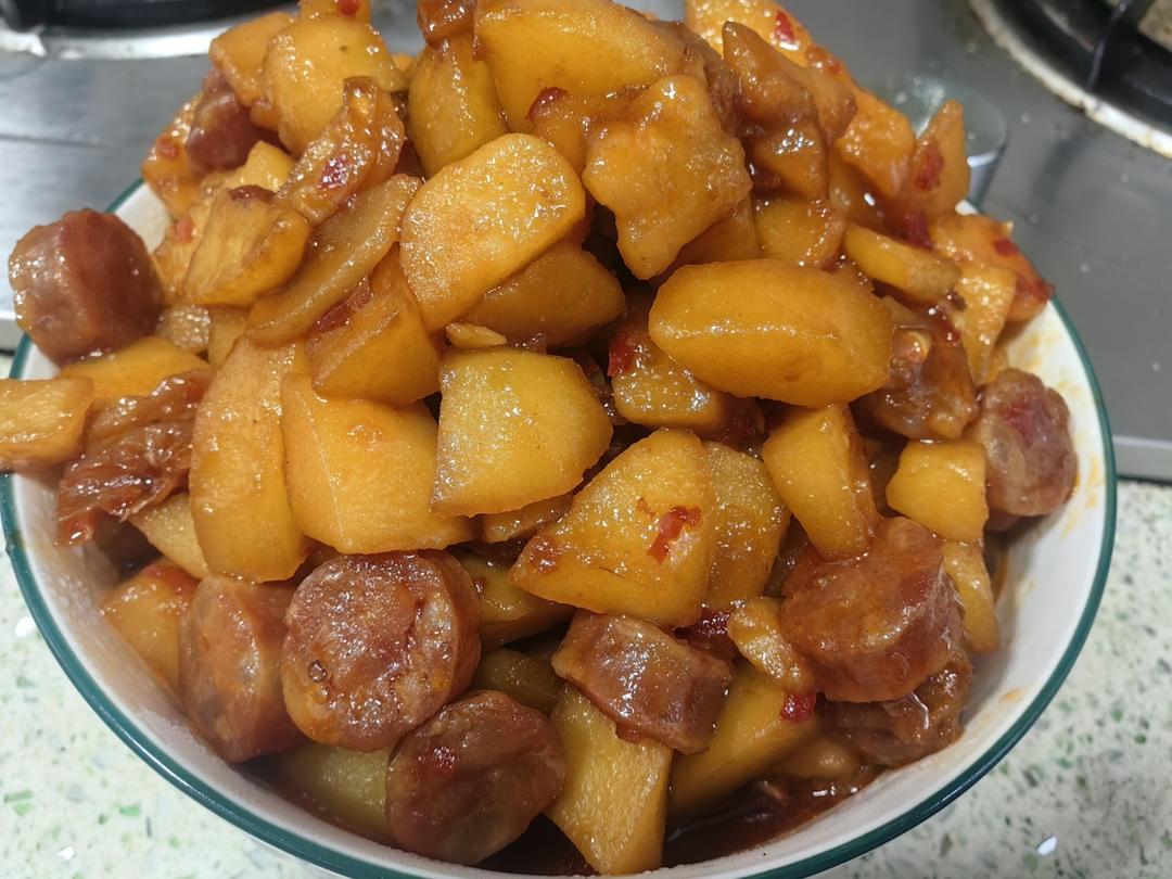 土豆焖腊肠