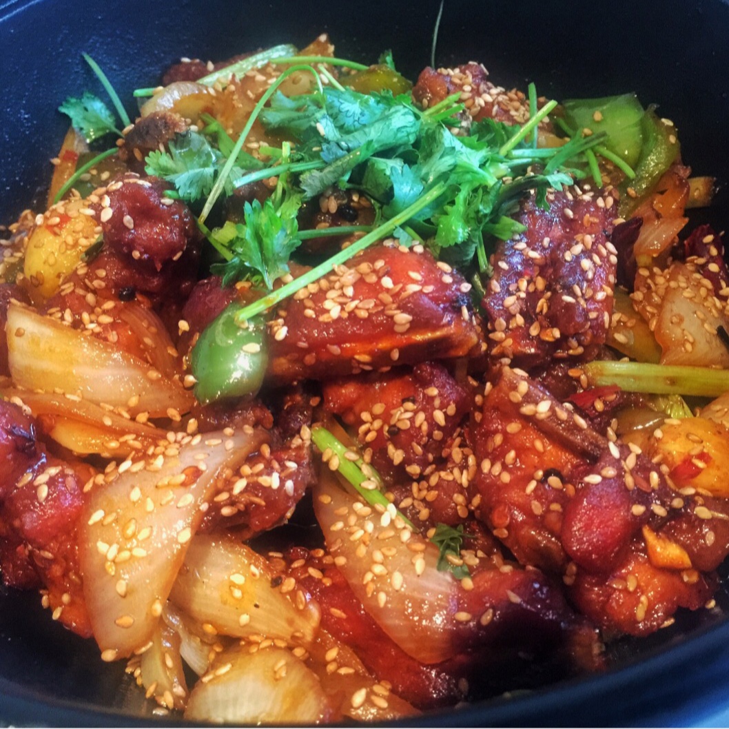 小灰灰就是小慧慧做的香辣干锅土豆排骨