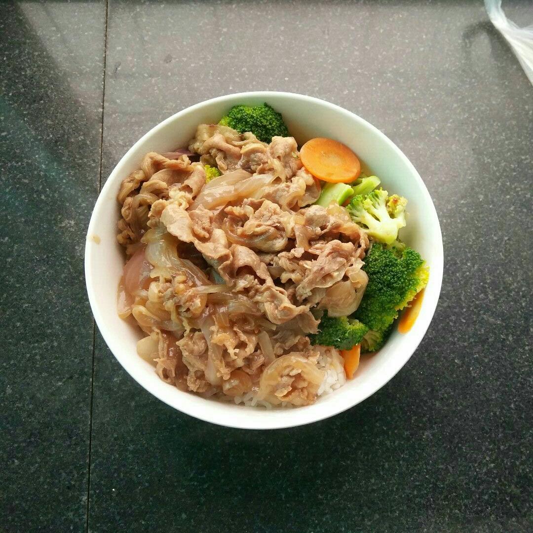 世相懒懒做的肥牛饭