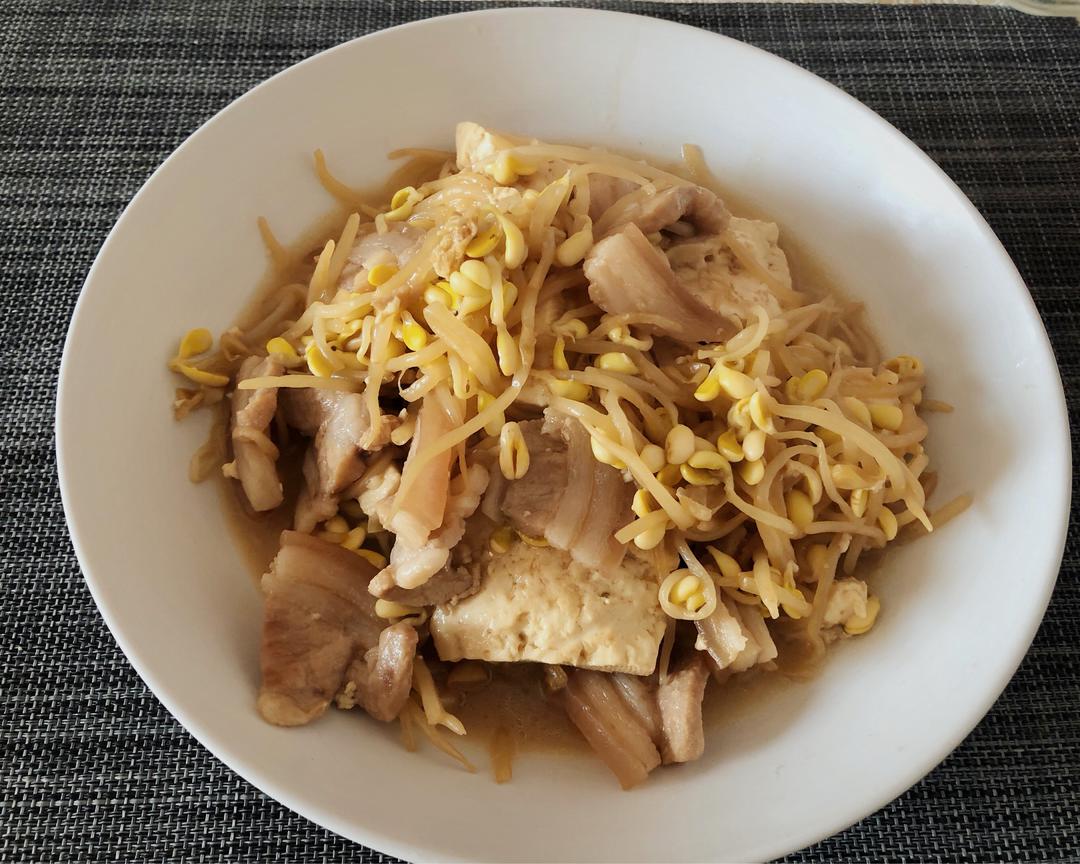 黄豆芽炖豆腐的做法