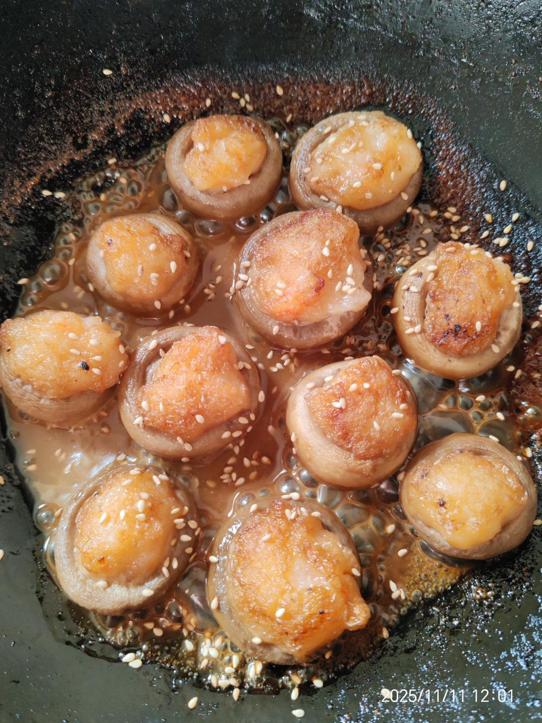 一口爆汁的虾滑酿口蘑