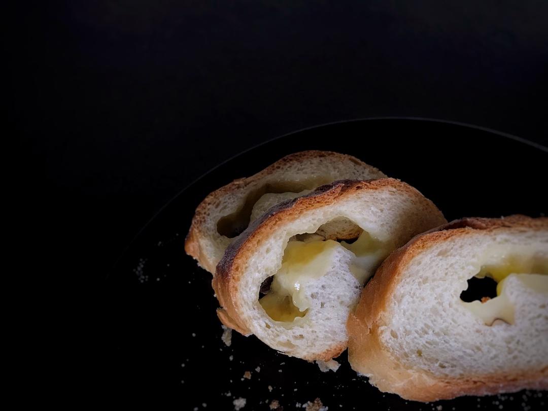 黑橄榄忌廉芝士法包