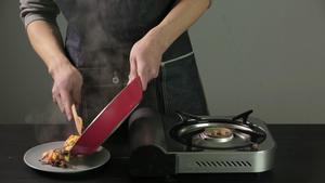 彩色耳丝 | 爸爸厨房 VOL . 135 木耳 鸡蛋 西红柿 橄榄油 盐的做法 步骤15
