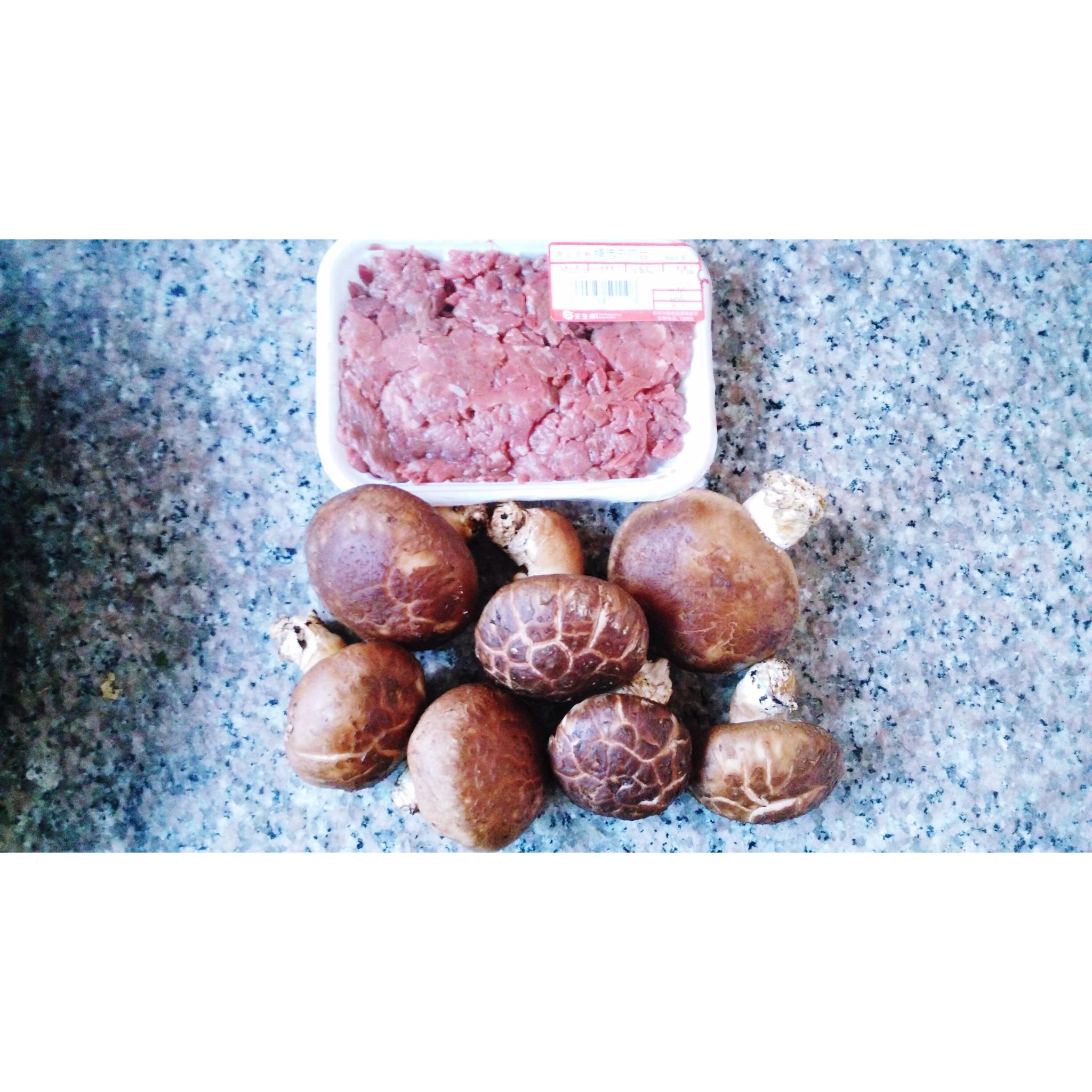 香菇牛肉焖饭💢的做法 步骤3