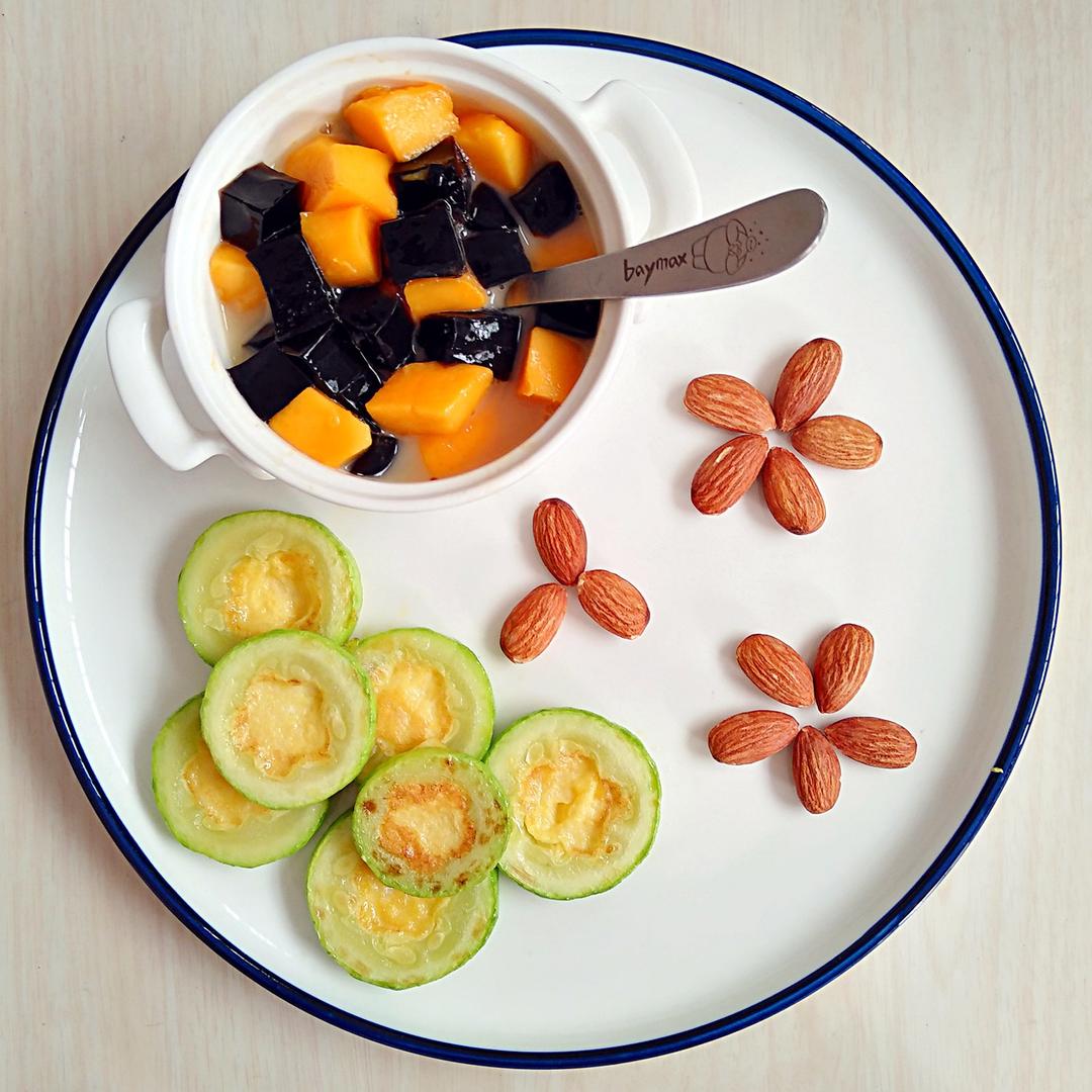 宝宝辅食：西葫芦胡萝卜三文鱼蛋饼（创意早餐）