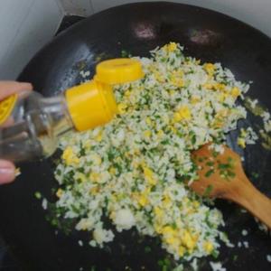 韭菜鸡蛋炒饭的做法 步骤9