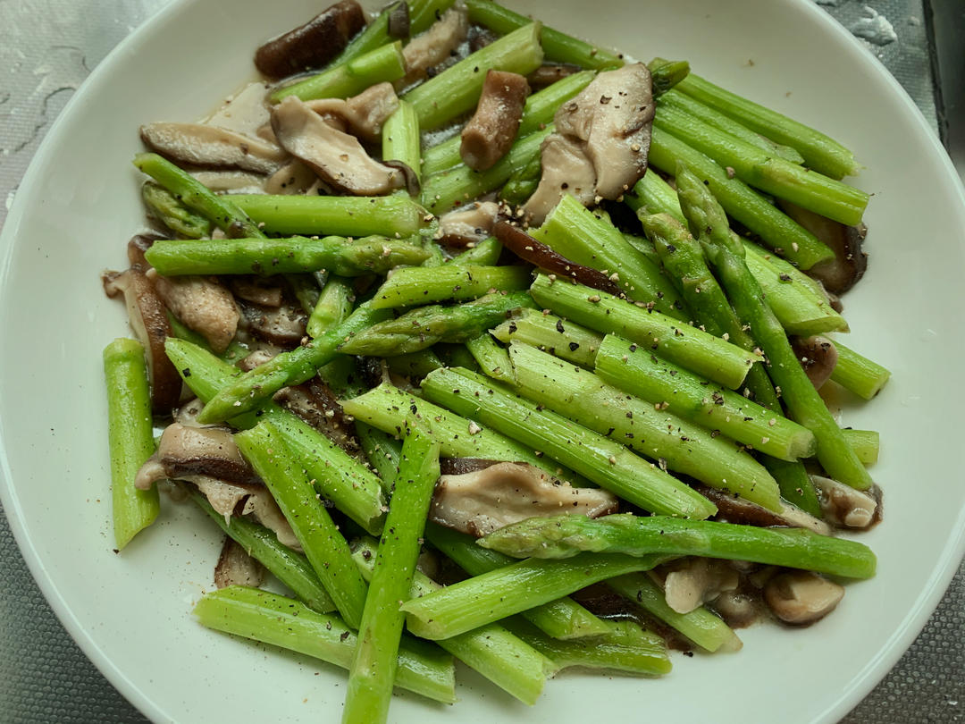 教你做最好吃的芦笋炒蘑菇 新手速get！