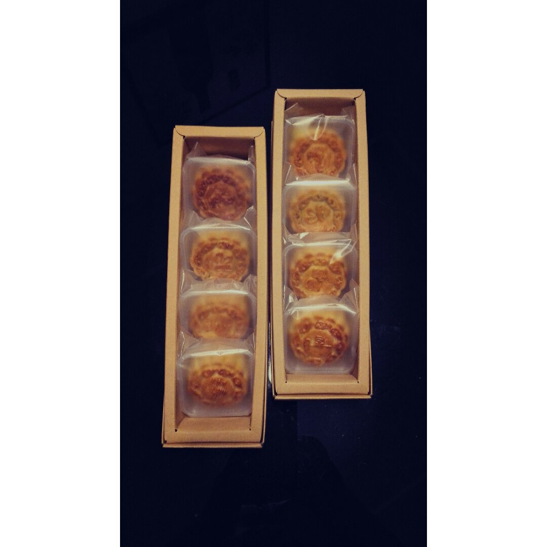 广式月饼—蛋黄莲蓉月饼