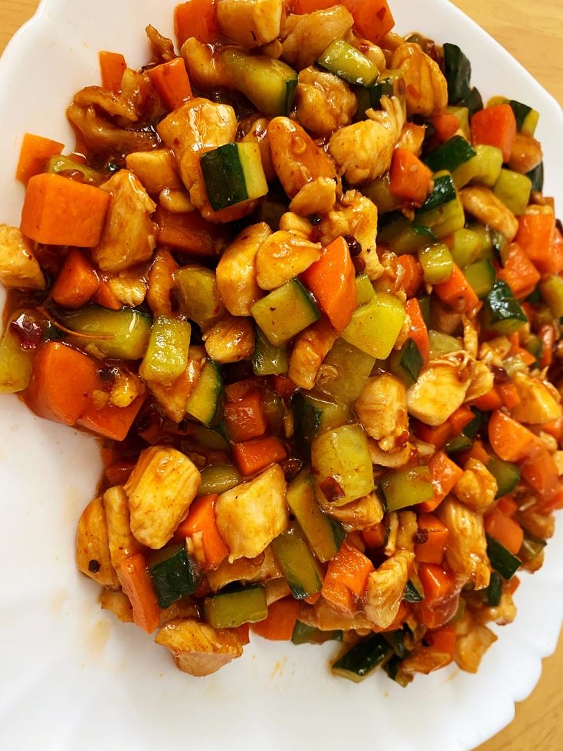 家庭版宫爆鸡丁，简单好吃特别下饭