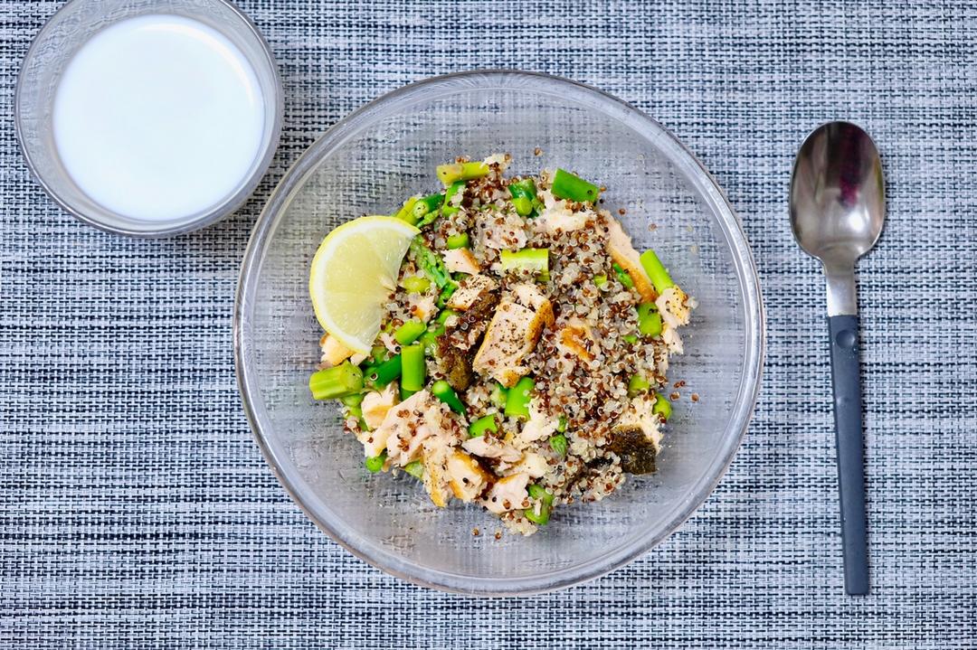 爆好吃的三文鱼牛油果藜麦沙拉