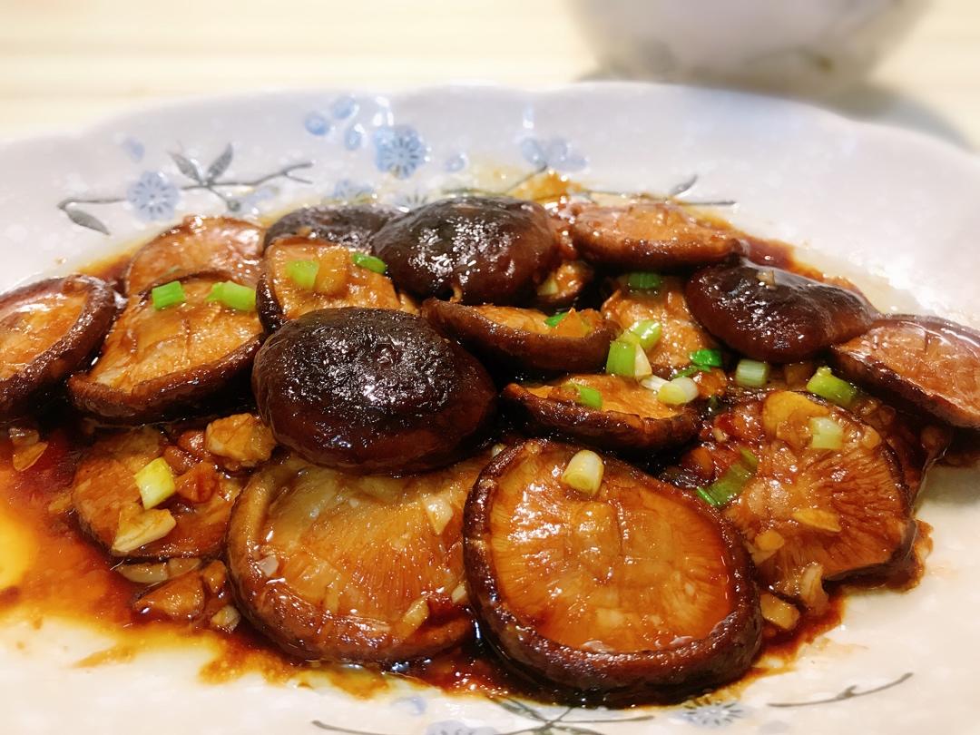 鲜嫩多汁，比鲍鱼还好吃红烧香菇