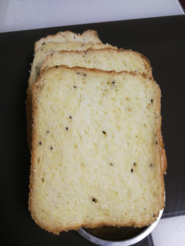 黑麦酸奶核桃仁吐司（面包机105）