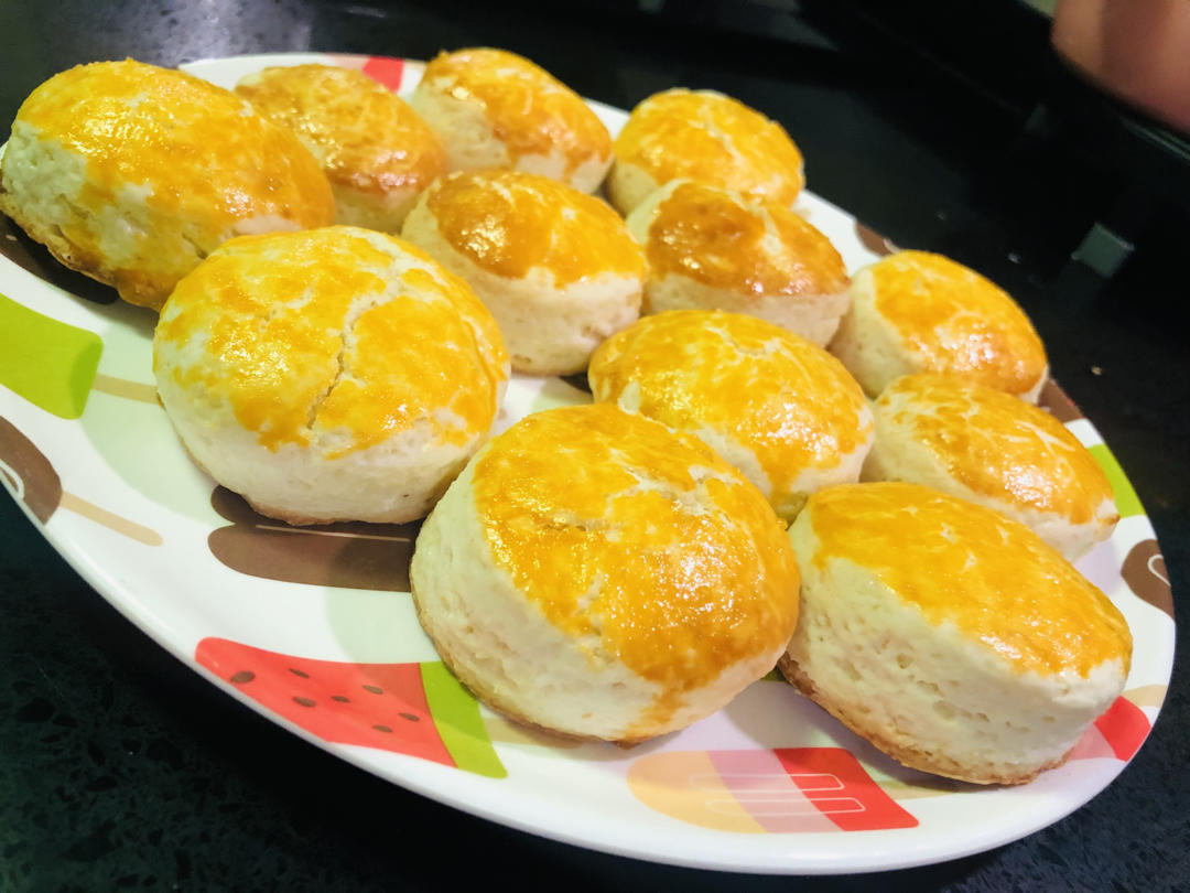 【视频】3分钟 奶油司康Scone(可能是世界上最快手的司康) 消耗淡奶油～