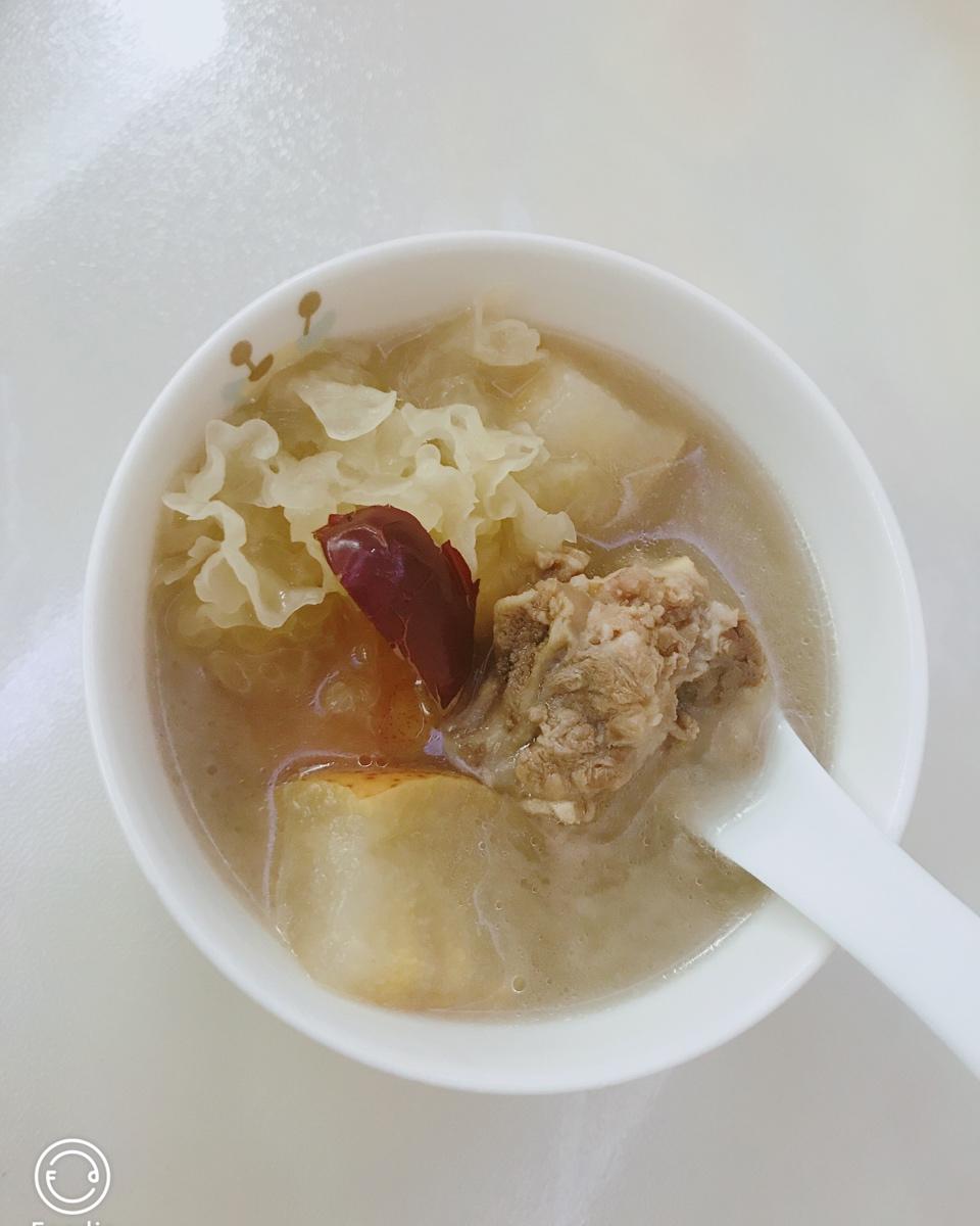 【小森妈妈菜谱】秋季靓汤-沙参玉竹雪梨银耳煲排骨