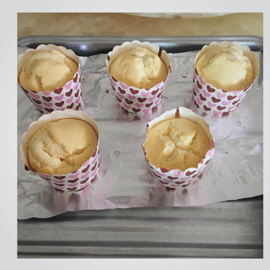 软绵绵戚风纸杯蛋糕