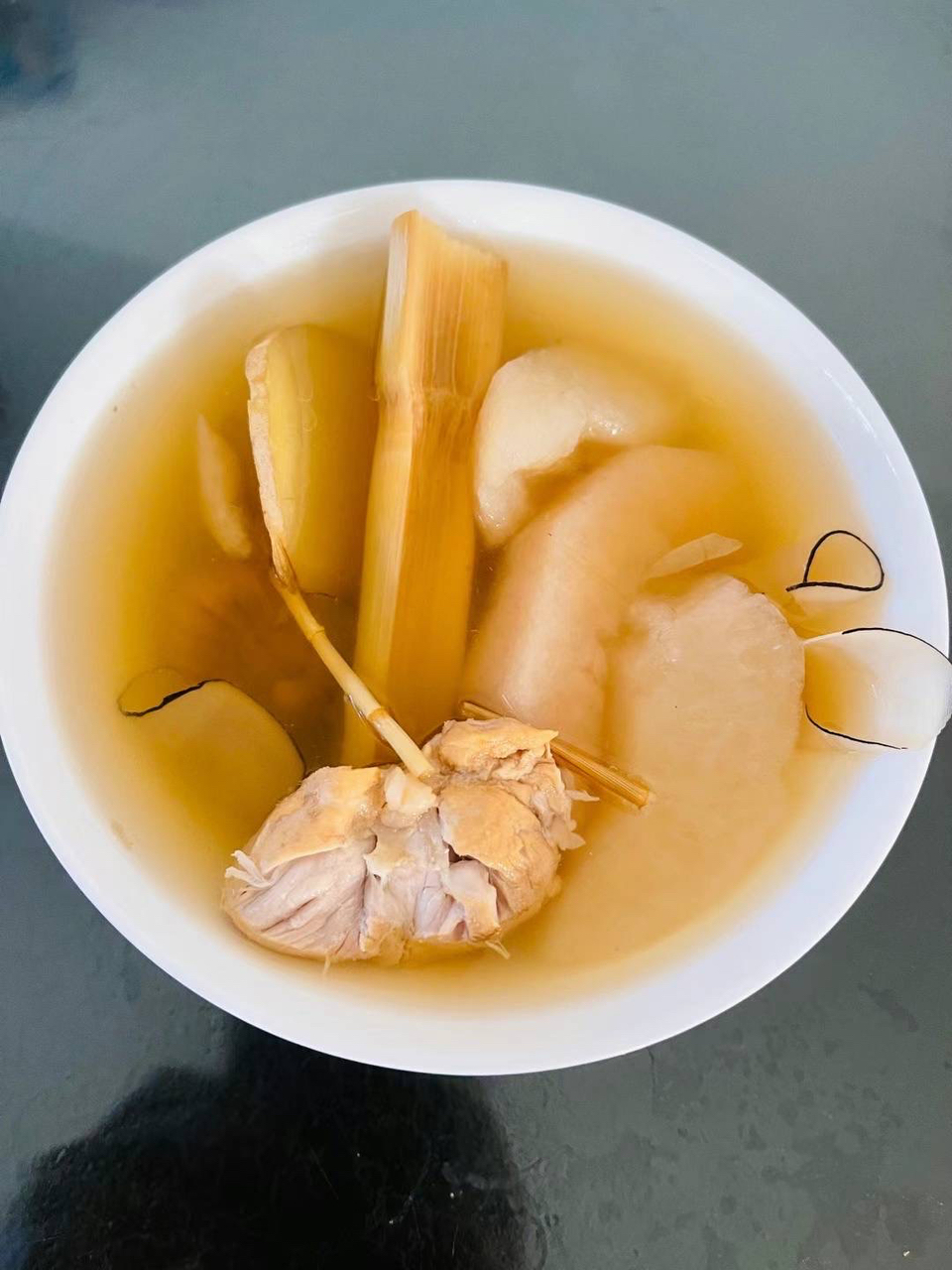 竹蔗茅根海底椰雪梨百合汤