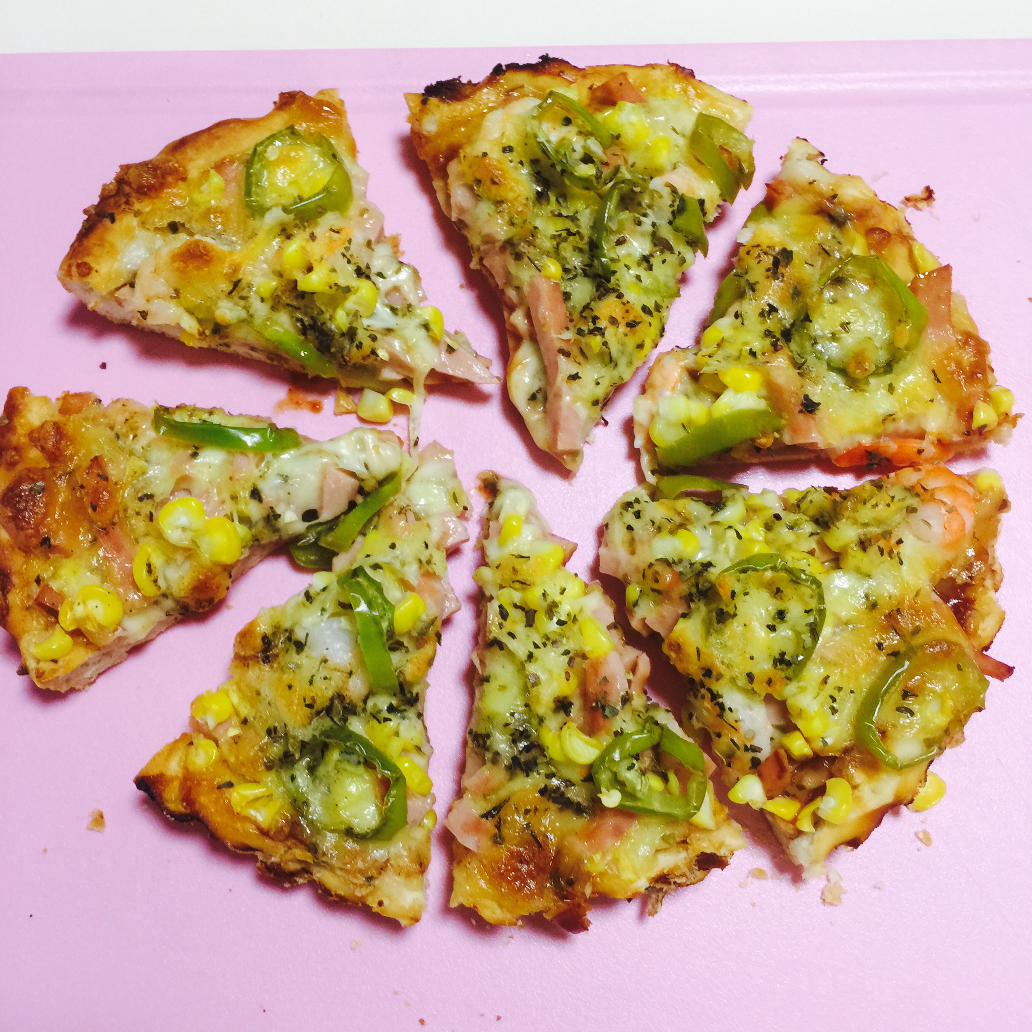 薄饼脆皮火腿pizza