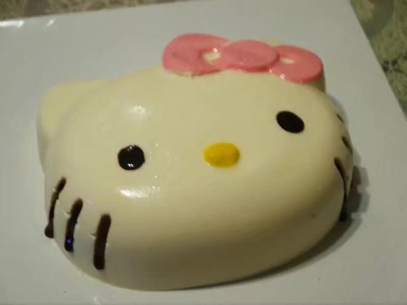 Hello Kitty 酸奶慕斯