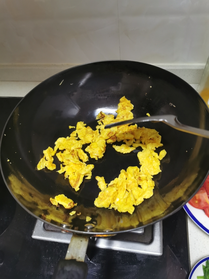 番茄炒蛋（+葱花+花椒粉版）的做法 步骤3