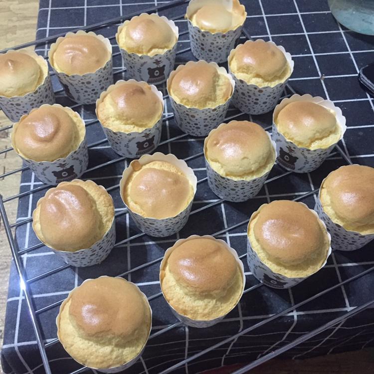 纸杯蛋糕 8寸戚风蛋糕的量