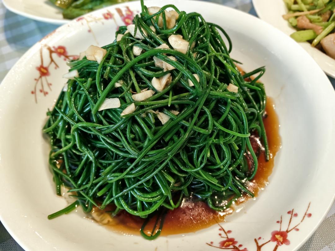 绿脆绿脆的凉拌沙葱