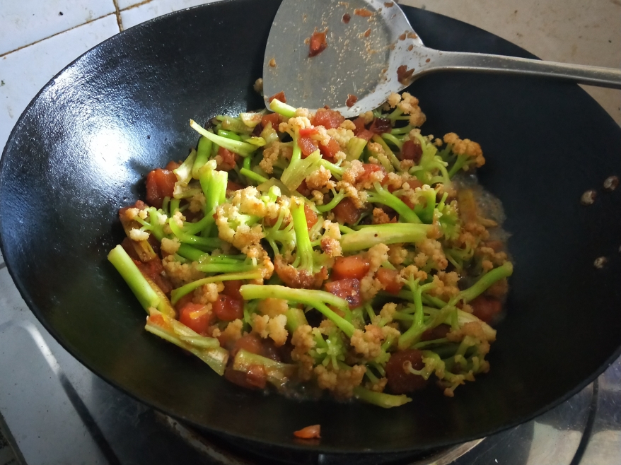 妈妈的味道备忘录：西红柿炒菜花——拌米饭的绝佳菜肴的做法 步骤8
