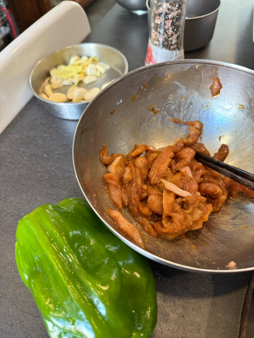 巨好吃的青椒炒鸡胸肉丝，超下饭
