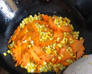 玉米🌽胡蘿蔔🥕炒叉燒的做法 步骤1