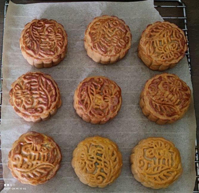 广式莲蓉（豆沙）蛋黄月饼（超详细步骤）