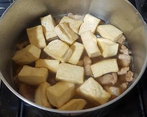 三层肉豆腐焖土豆的做法 步骤3