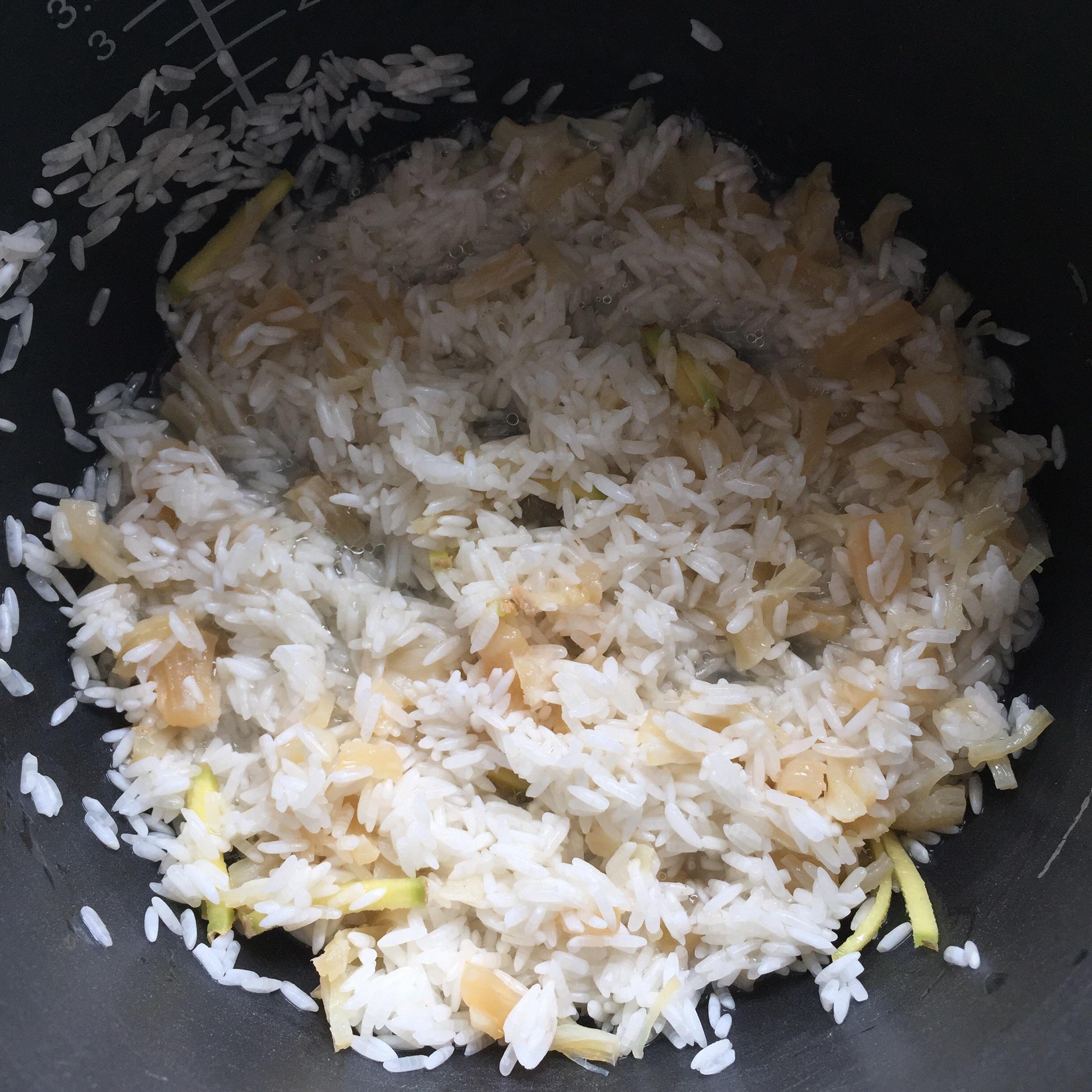 潮汕海鲜粥-超简单电饭煲版的做法 步骤2