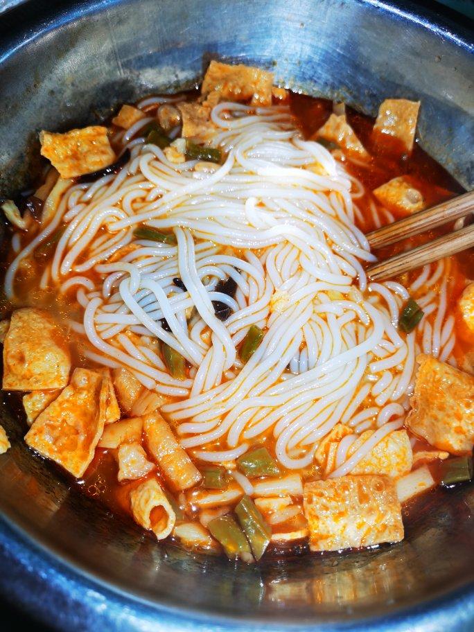 一只小羊子做的柳州螺蛳粉