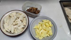 乱炖豆腐土豆红烧肉的做法 步骤1