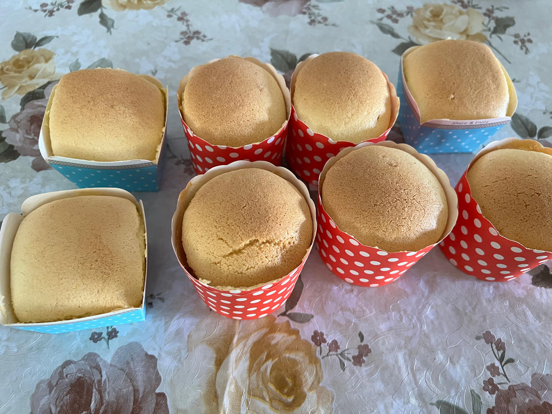软绵绵戚风纸杯蛋糕