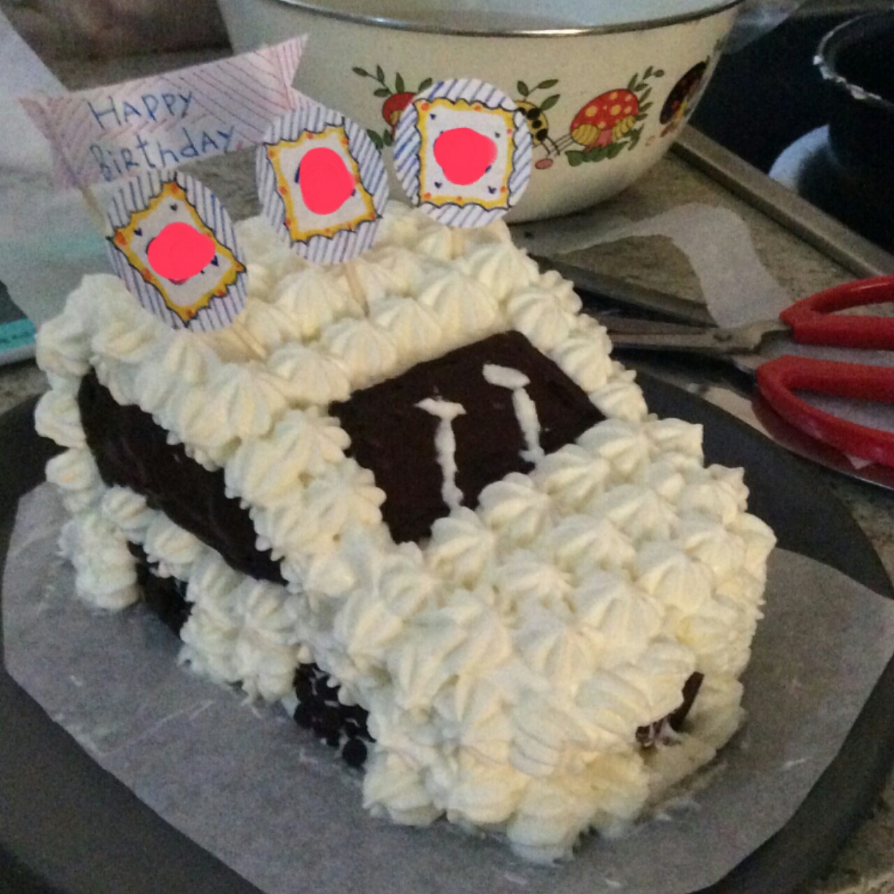 小巧玲珑的汽车蛋糕