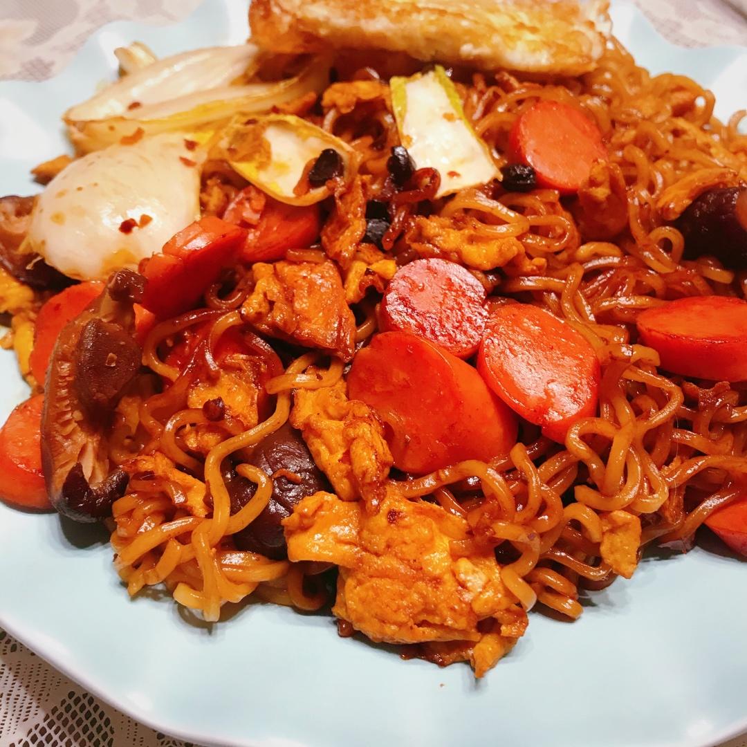 🍜泡面神仙吃法❗️巨销魂的鸡蛋火腿炒泡面