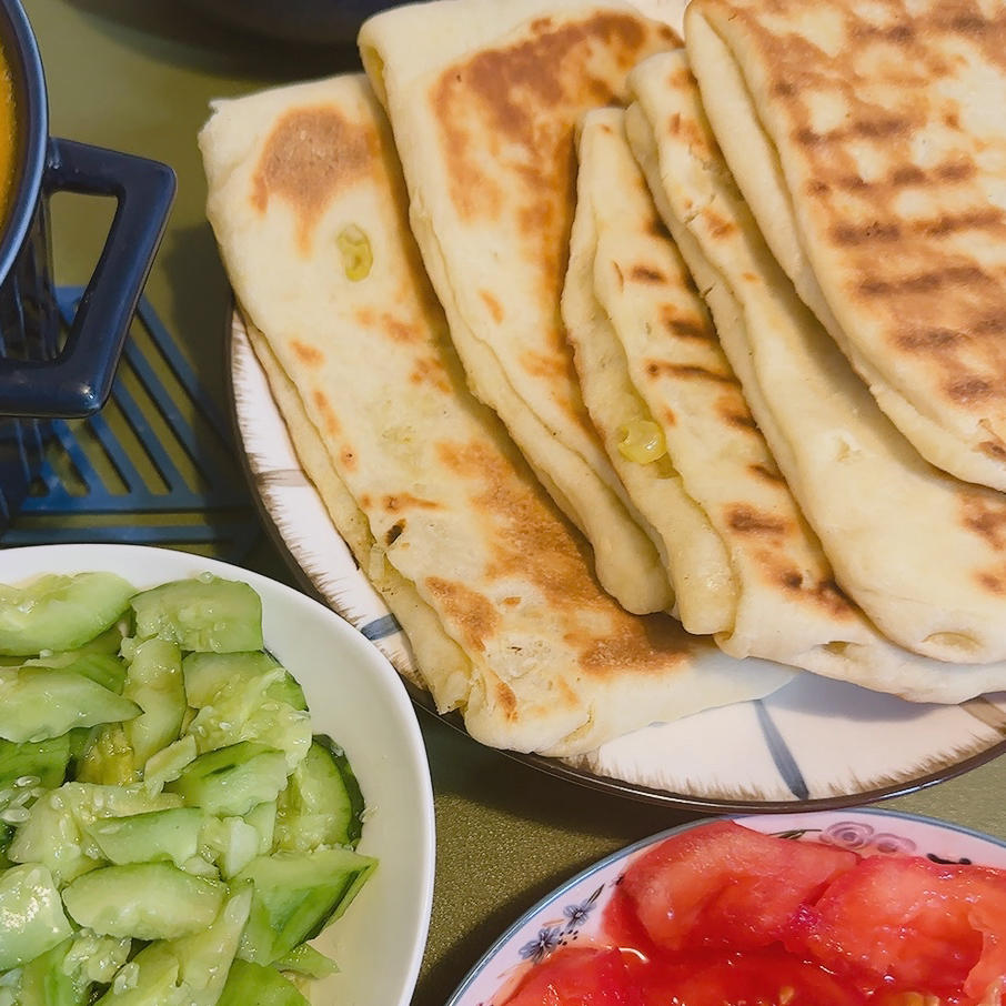 五香葱花饼    葱香四溢   咸香适口   太有食欲了 附细节视频