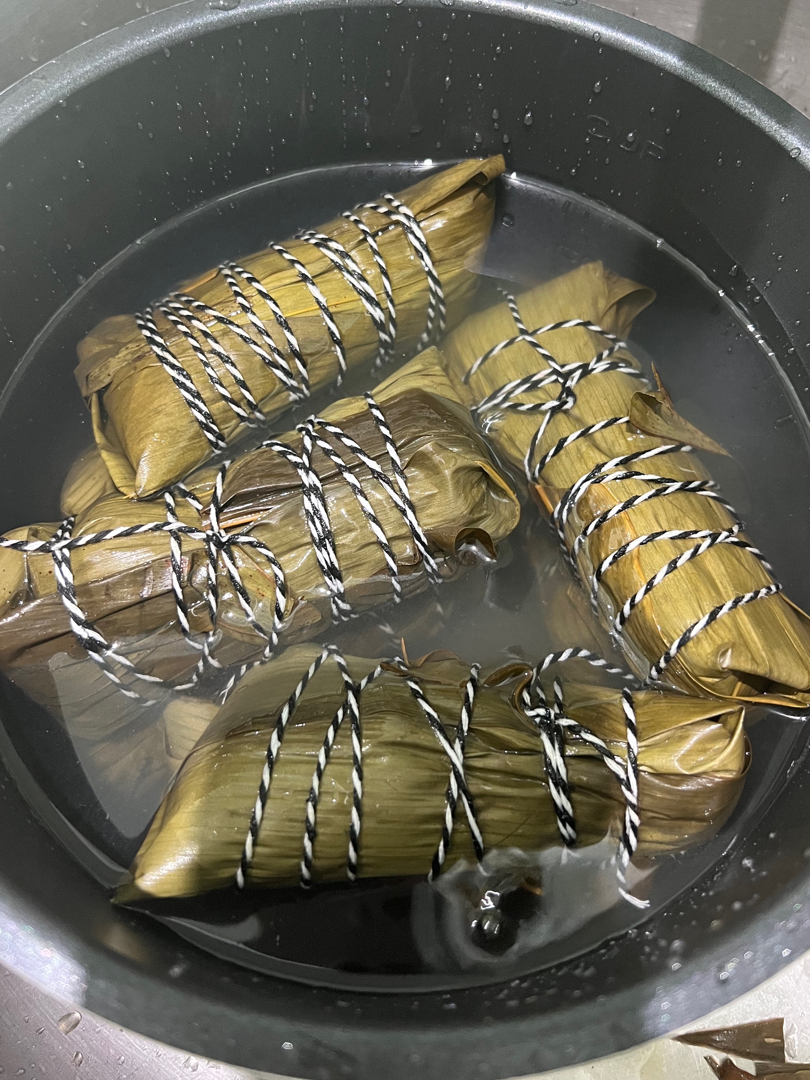 广式绿豆咸蛋肉粽的做法