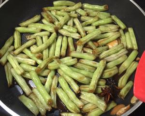素炒四季豆 | 肉香满满的做法 步骤10