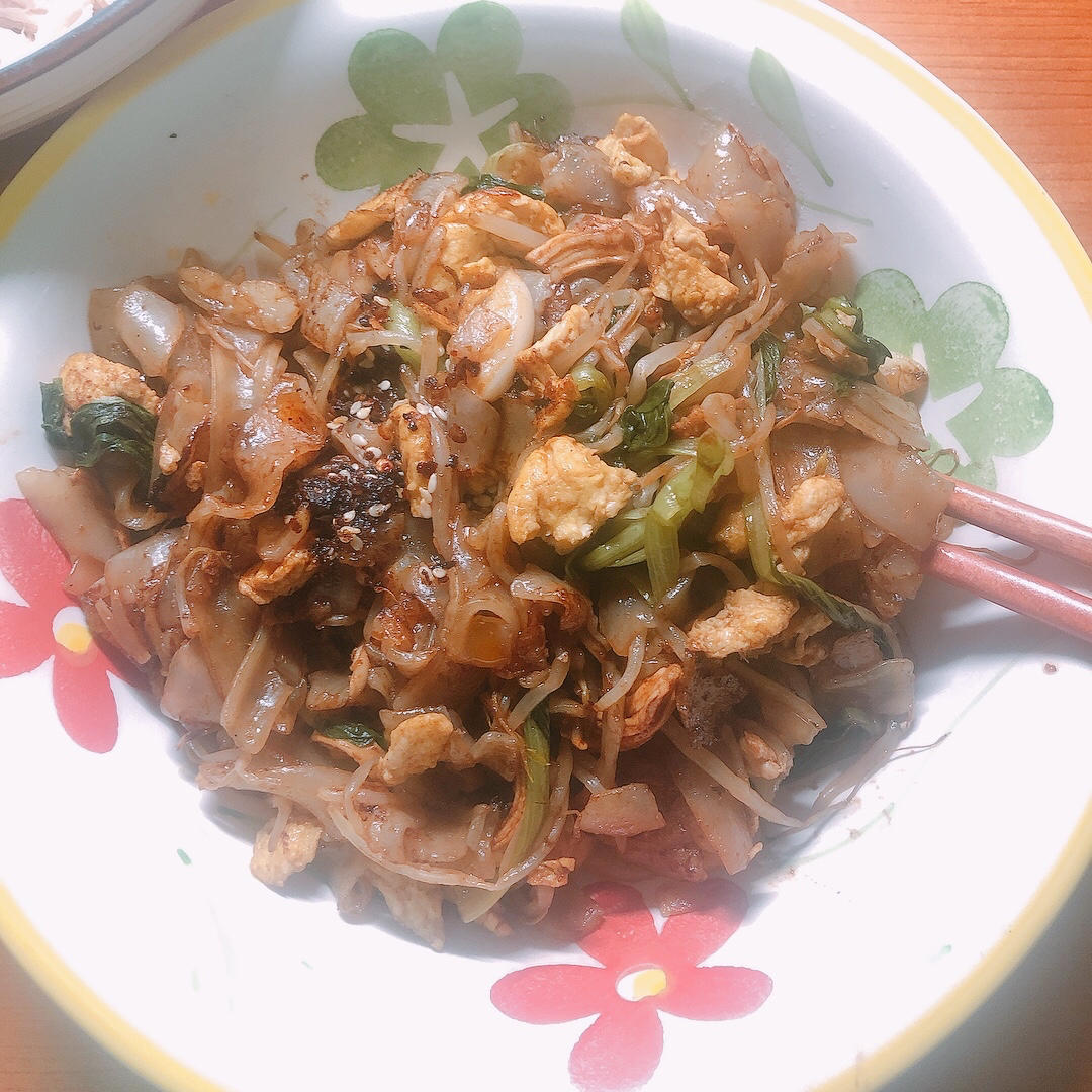 路边摊的炒河粉