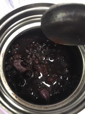 黑米薏仁莲子粥的做法 步骤3