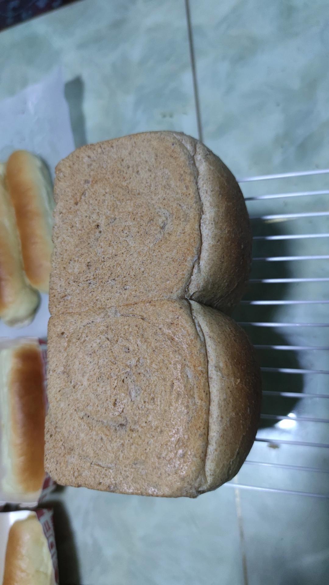 50%全麦吐司｜低糖低脂，吃起来不像是吃全麦的全麦吐司！