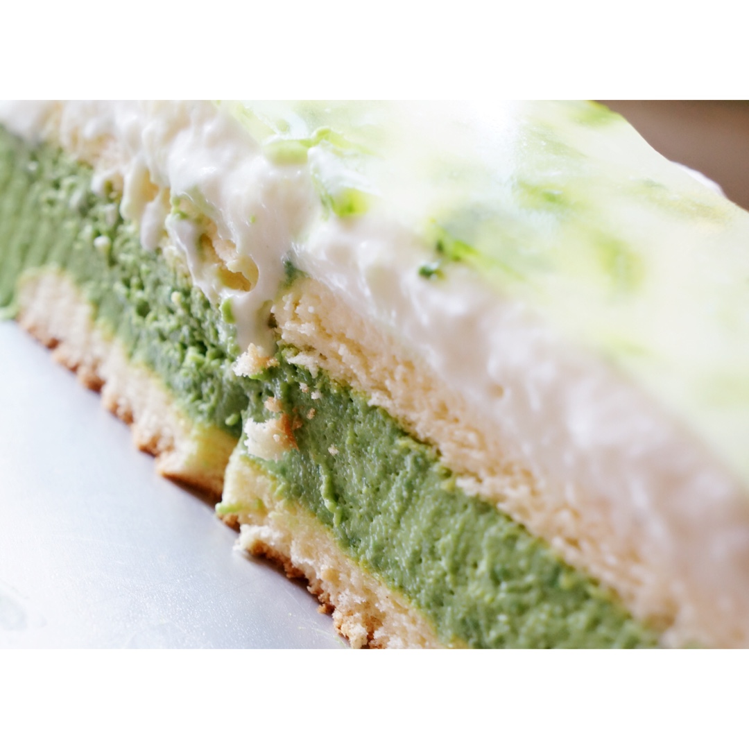 开心果慕斯配香草椰子慕斯