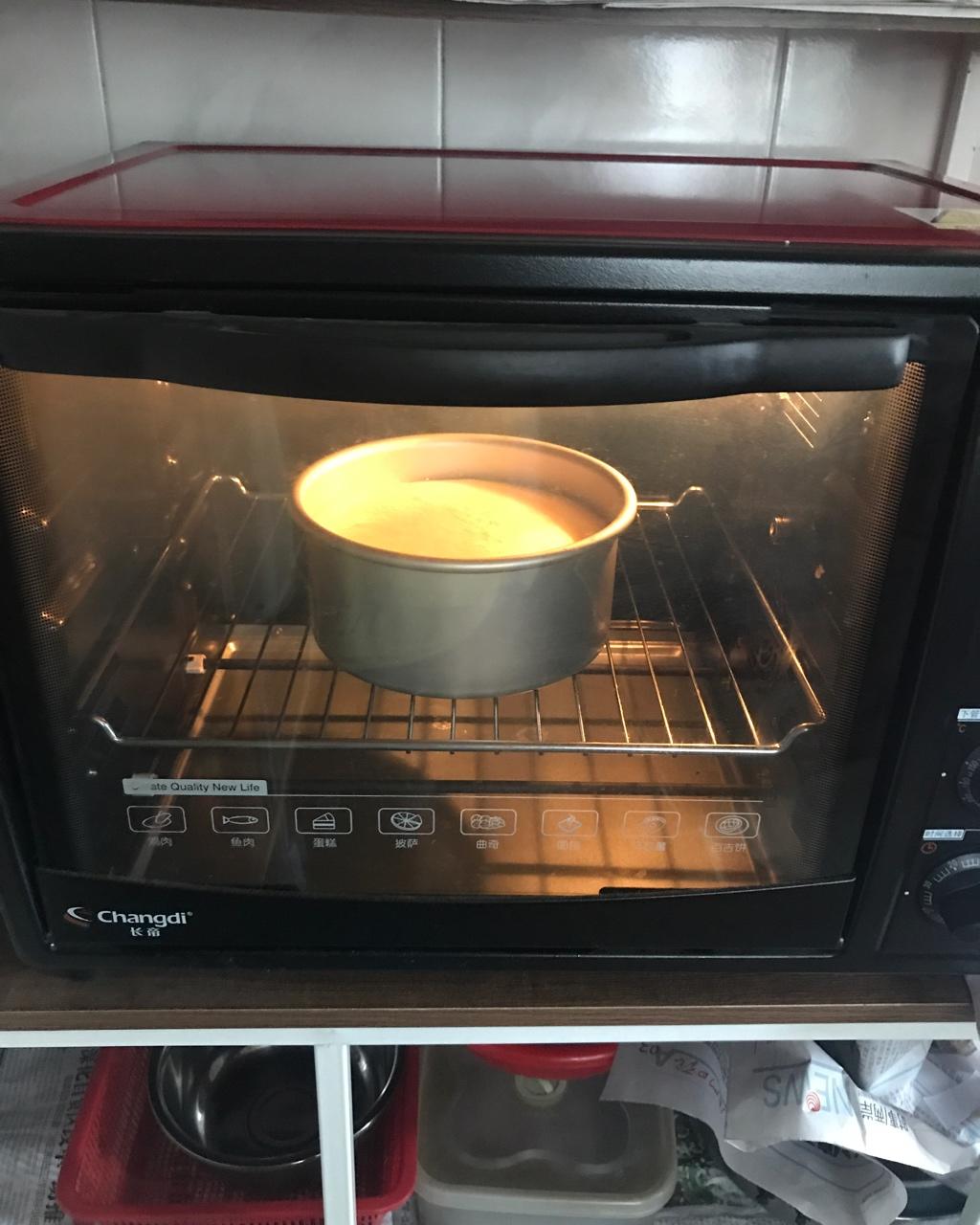 烤箱做蛋糕（戚风蛋糕的做法）